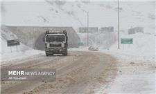 بارش برف و کاهش دید افقی در جاده‌های 5 شهر لرستان