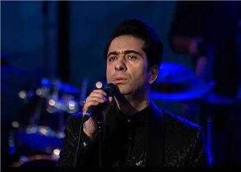 اجرای محمد معتمدی در تجمع شبانه میدان انقلاب/ ویدئو