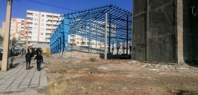 بازدید وزیر ورزش و جوانان از پروژه ورزشی مسکن مهر بروجرد