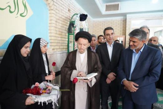 نواخته شدن زنگ نماز  در دبیرستان معارف اسلامی شهید مطهری خرم‌آباد