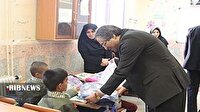 توزیع ۳۵۰ بسته لوازم التحریر بین دانش آموزان روستای تیر بازار خرم آباد