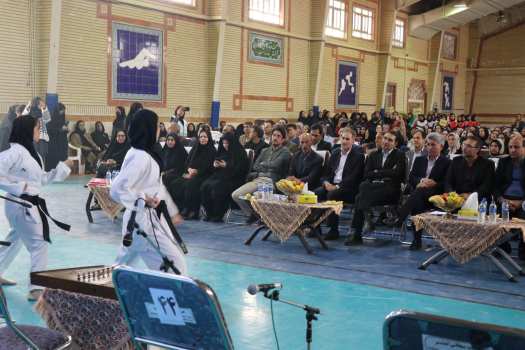 ۲۴ فریم از یک همایش