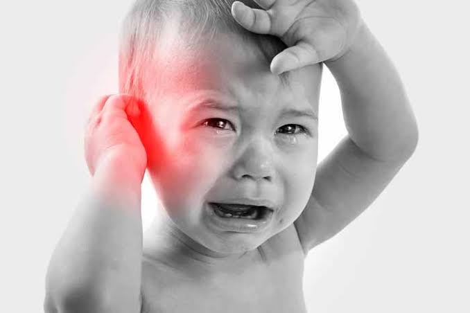 درمانهای خانگی اشتباه که والدین برای کاهش گوش درد کودکان انجام میدهند