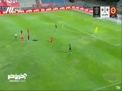 پرسپولیس ده نفره شد؛ پورعلی گنجی به دلیل جلوگیری از موقعیت تک به تک اخراج شد
