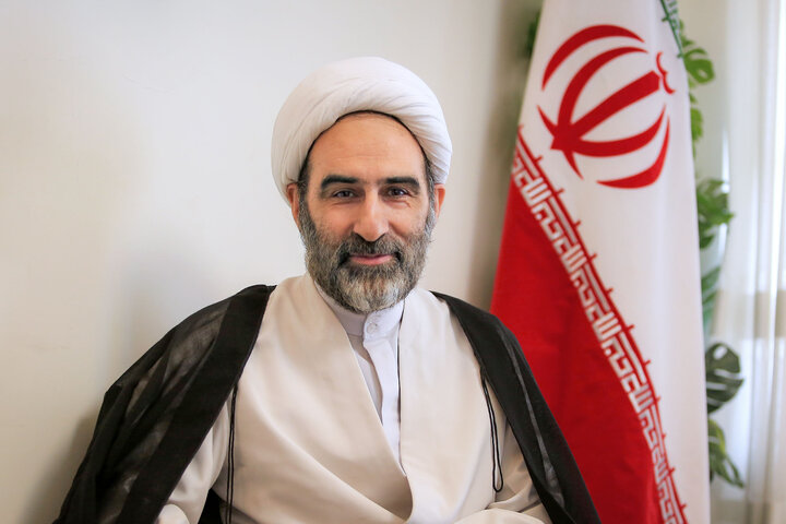 نماینده خبرگان: دشمنان با تحریف مفاهیم به‌دنبال تسلیم ملت‌ها هستند