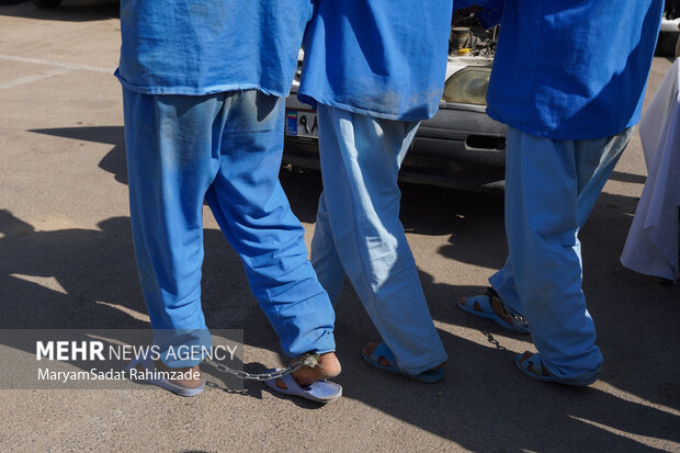 دستگیری سارقان محتویات داخل خودرو در کوهدشت