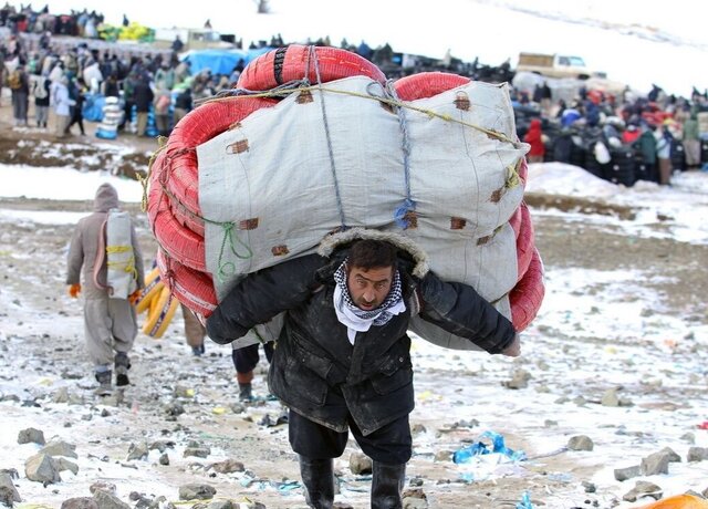کولبری برای لقمه ای نان؛ شغل پایدار جایگزین کولبری می‌شود