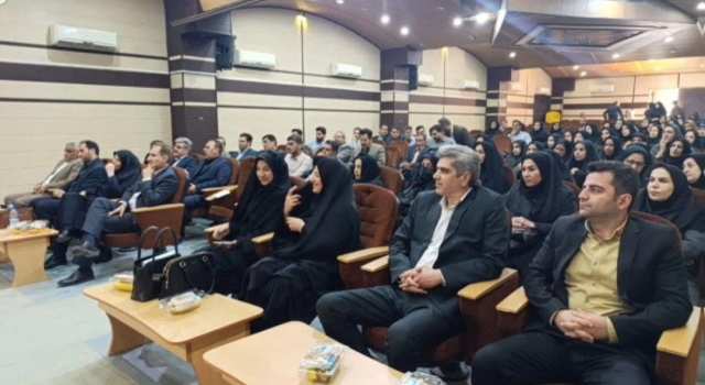 برگزاری سلسله نشست‌ها و دوره‌های تخصصی مدیران مدارس ابتدایی  لرستان با رویکرد مدیریت تحول‌آفرین و تبیین برنامه‌های معاونت آموزش ابتدایی