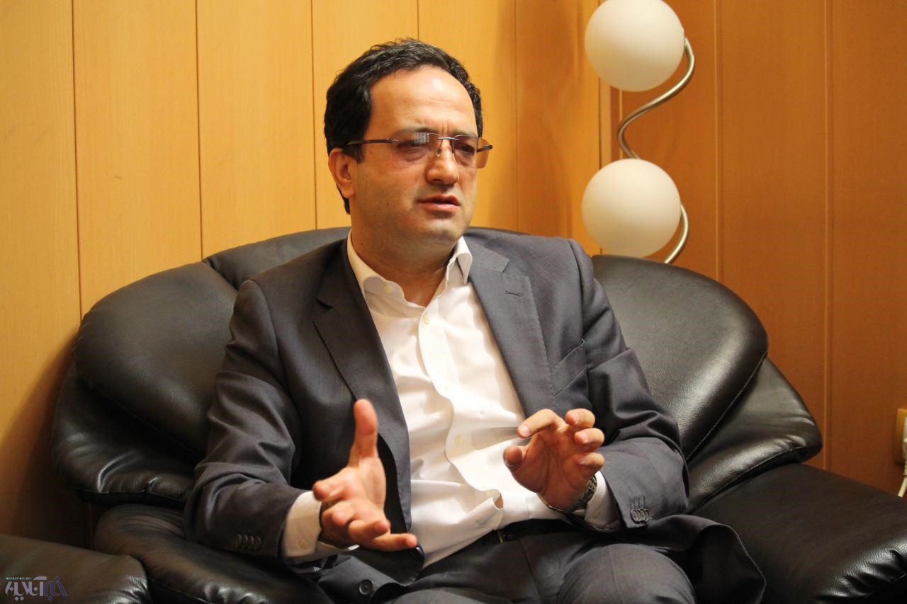 استاد دانشگاه: چه معنی دارد کشوری که در شرایط جنگ اقتصادی است، به موضوعاتی مثل FATF ورود کند؟