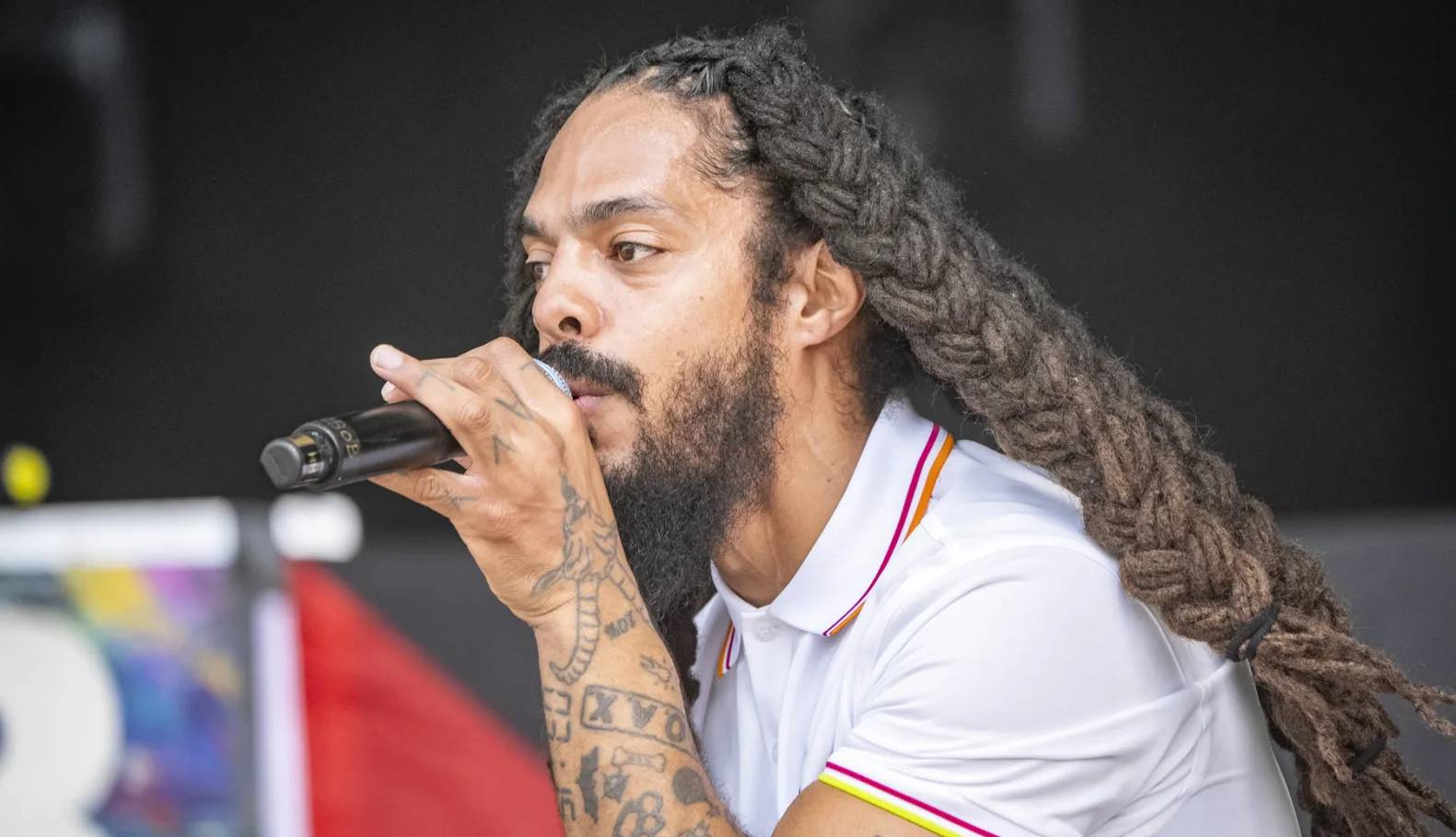 خواننده بریتانیایی: از فریاد «مرگ بر ارتش اسرائیل» پشیمان نیستم