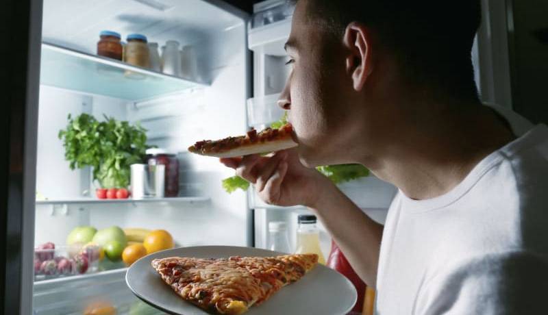 منوی سیاه‌و‌سفید میان‌وعده‌های شبانه