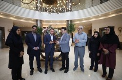 تقدیر مدیر نظارت بر خدمات گردشگری از مراکز برتر خدماتی گردشگری به مناسبت هفته‌ کیش