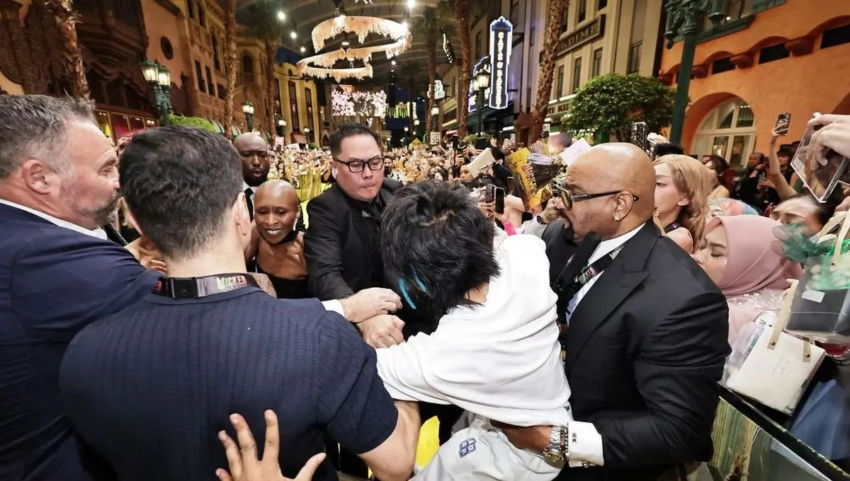 ۹ روز زندان برای حمله کننده به خواننده مشهور!