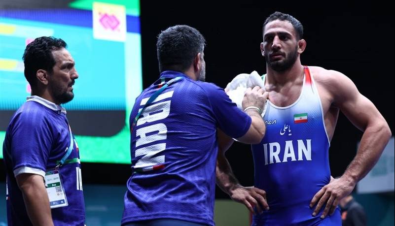 شروع مقتدرانه آذرپیرا در کشتی آزاد