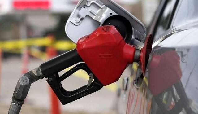 پاسخ به ابهامات درباره اجرایی شدن بنزین ۵ هزار تومانی؛ خودرویی بدون کارت سوخت نخواهد بود