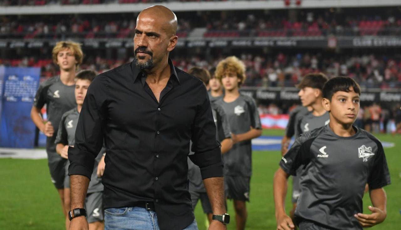 جنجال «تونل افتخار معکوس» در آرژانتین؛ محرومیت ۶ ماهه خوان سباستین ورون از فعالیت‌های فوتبالی