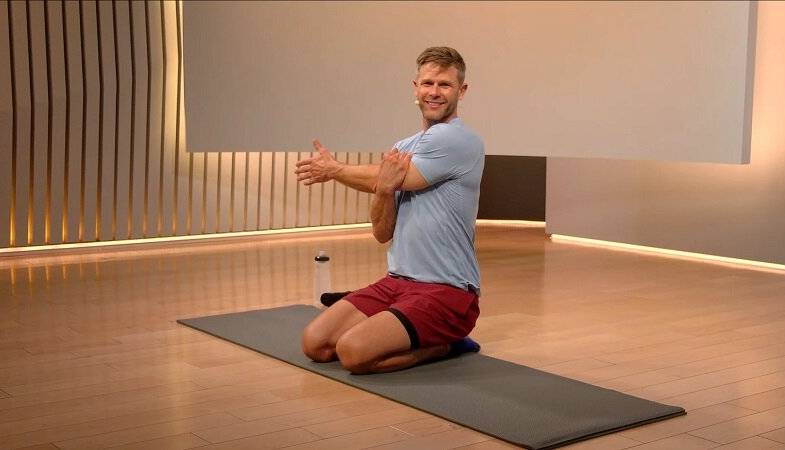 ۷ حرکت کششی برای خواب بهتر