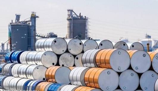 کاهش دوباره قیمت نفت؛ بازار چشم‌انتظار نتایج مذاکرات صلح اوکراین