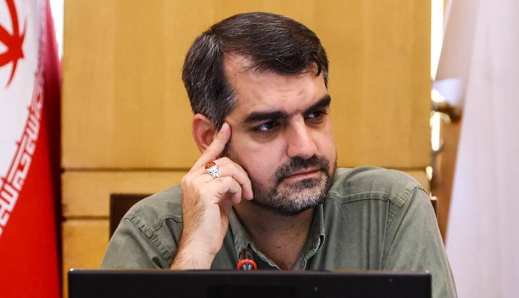 آقای نماینده! به جای بازی سیاسی دنبال کار مردم باشید