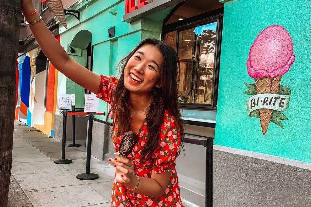 جنون تجمل؛ از سرو خاویار برای گربه تا مراسم خاکسپاری برای مورچه | چگونه بکا بلوم ملکه تیک‌تاک شد؟