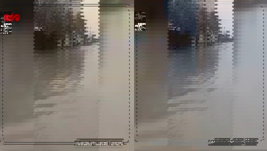 جاری شدن سیلاب در روستای آقاجان رومشکان