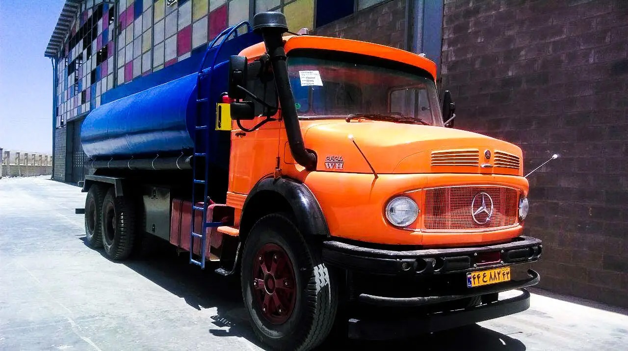 ویدئویی از ۲ زن راننده تانکر سوخت در ایران