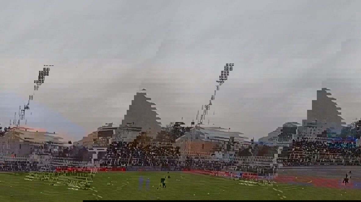 ورزشگاه تختی خرم‌آباد پُُر شد