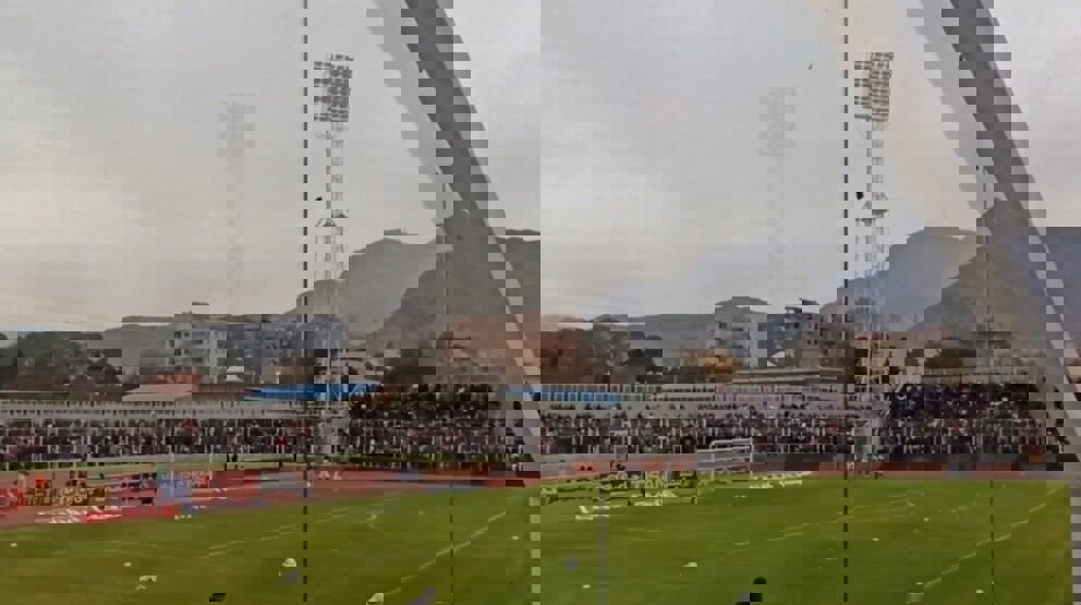 ورود دروازه‌بانان خیبر به زمین و تشویق دیناروند