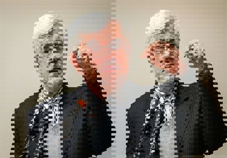 عارف: برنامه اقتصادی دولت برای «شرایط خاص» در راه است