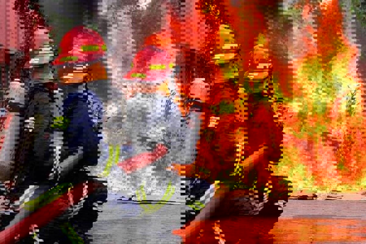 آتش‌سوزی در مخزن مازوت کارخانه سیمان دورود