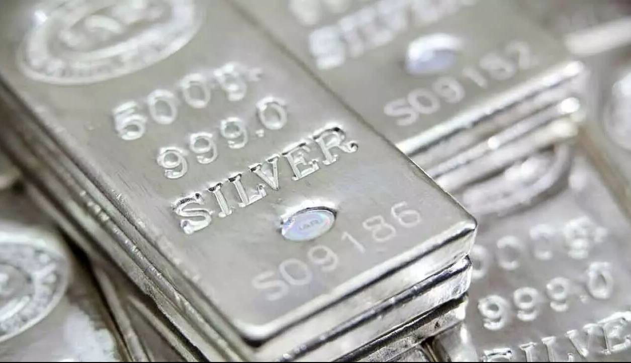 پلتفرم‌های طلا وارد بازار نقره شدند