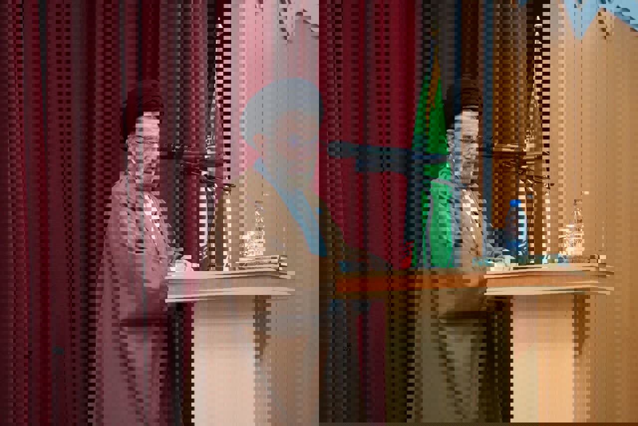 امام جمعه خرم‌آباد: حوزه و دانشگاه دو شعبه از یک مؤسسه علمی هستند