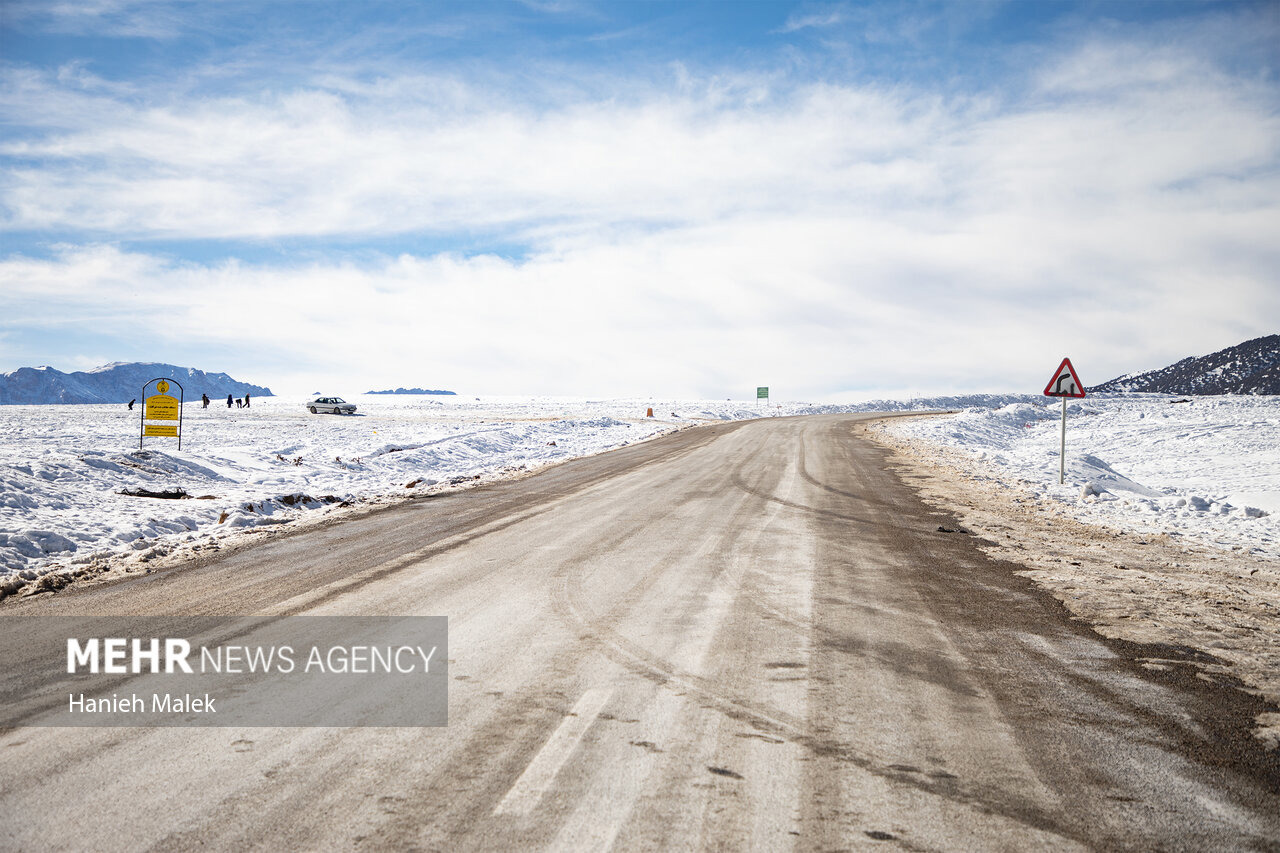 بارش برف در آزادراه خرم‌آباد به اراک