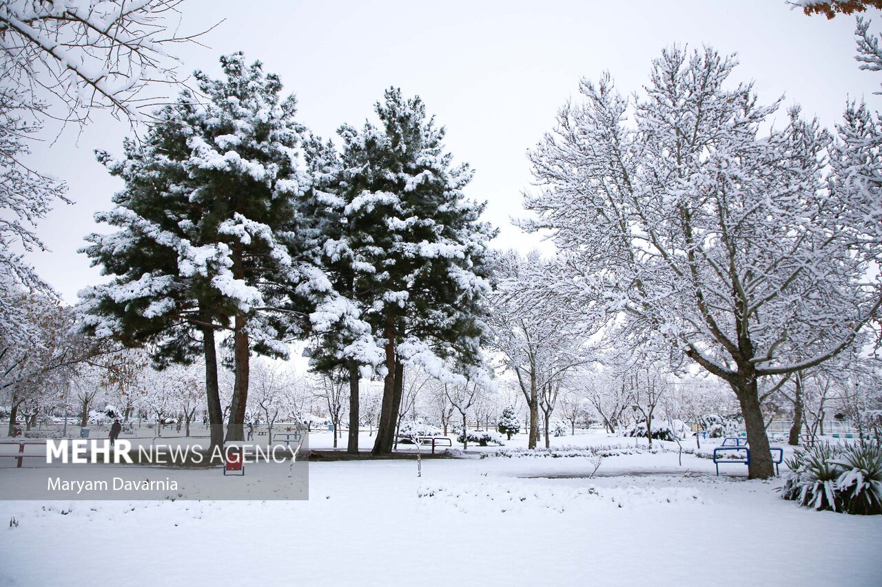 بارش برف در گردنه «هیراب» بروجرد