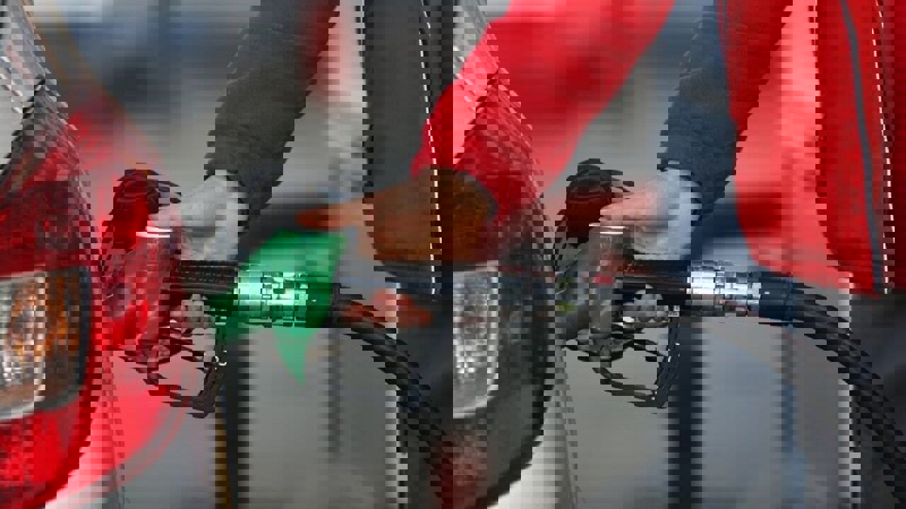 تصاویری از سوخت گیری بنزین سوپر در اولین روز عرضه