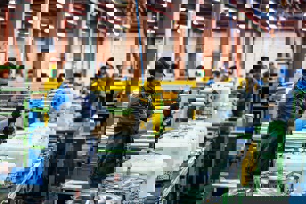 سرمقاله دنیای اقتصاد/ کوچ سرمایه انسانی از صنعت