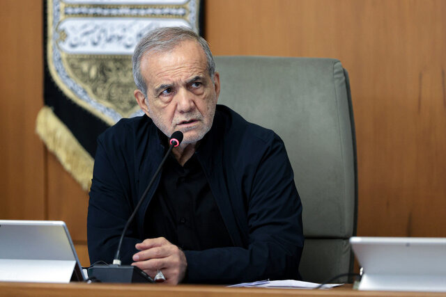 واکنش پزشکیان به درخواست افزایش حقوق کارمندان توسط مجلس