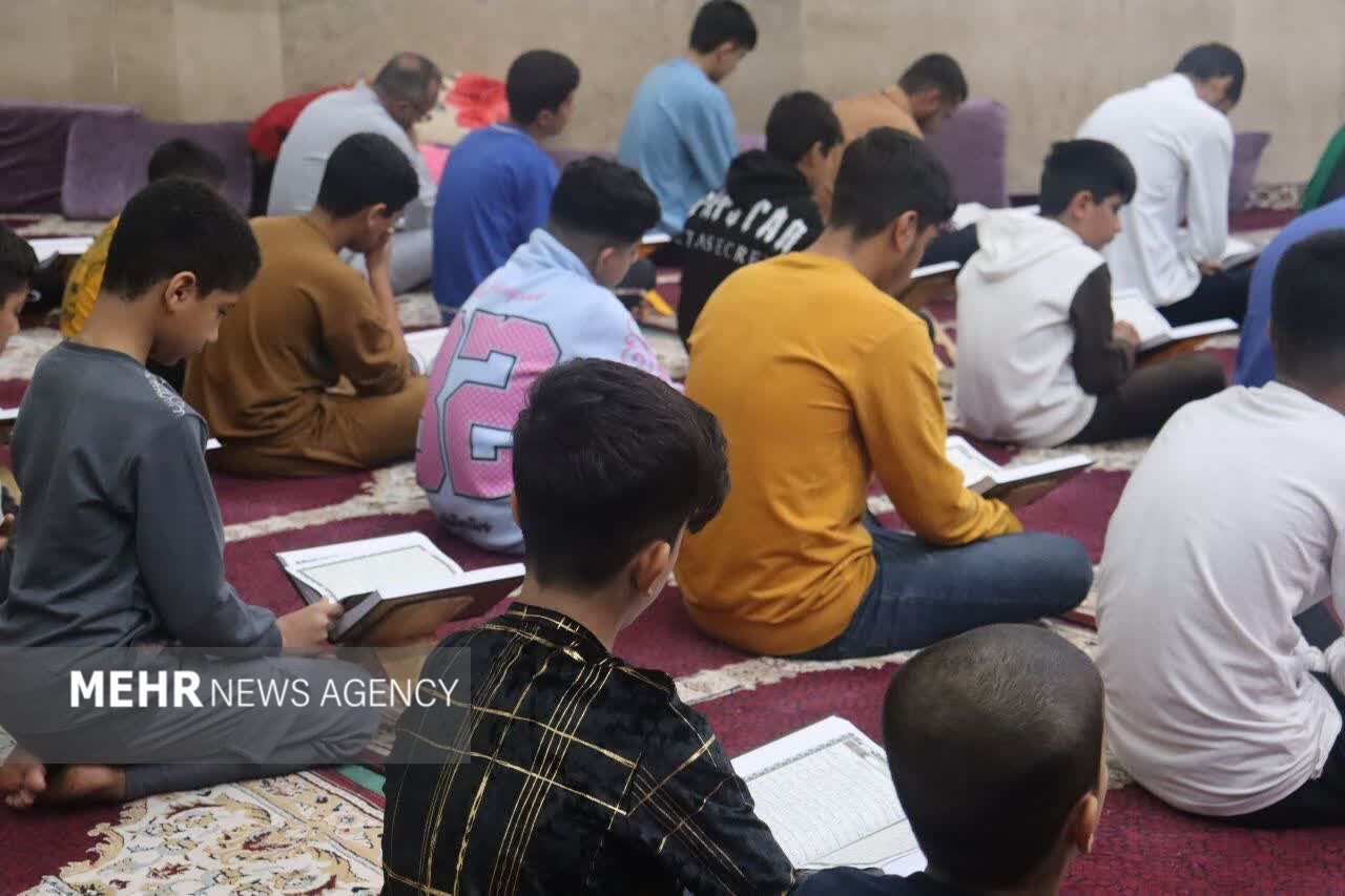 اعتکاف پسران دانش‌آموز در لرستان
