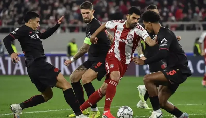 طارمی، حرفه‌ایِ مطلق! او هرگز از حرکت نمی‌ایستد