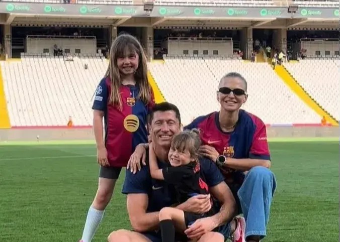 همسر لواندوفسکی تایید کرد؛ خداحافظ بارسا