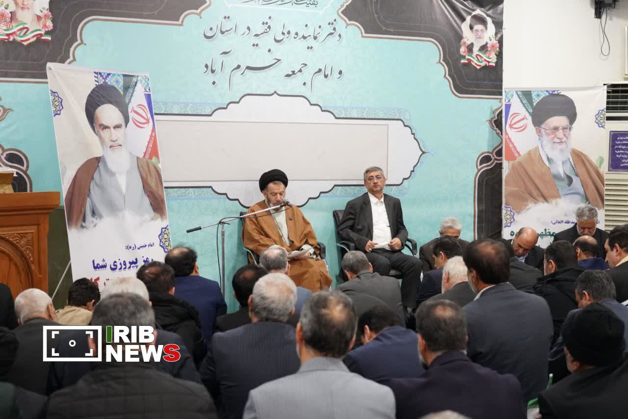 روزهای دهه فجر روز بیعت با امام راحل و رهبر معظم انقلاب است