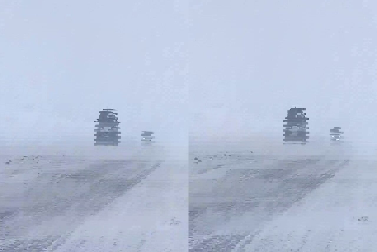 بارش سنگین برف در جاده‌های لرستان