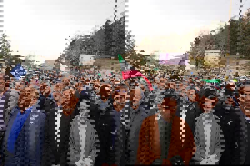 خرم‌آباد؛ «این همه لشکر آمده به عشق رهبر آمده»