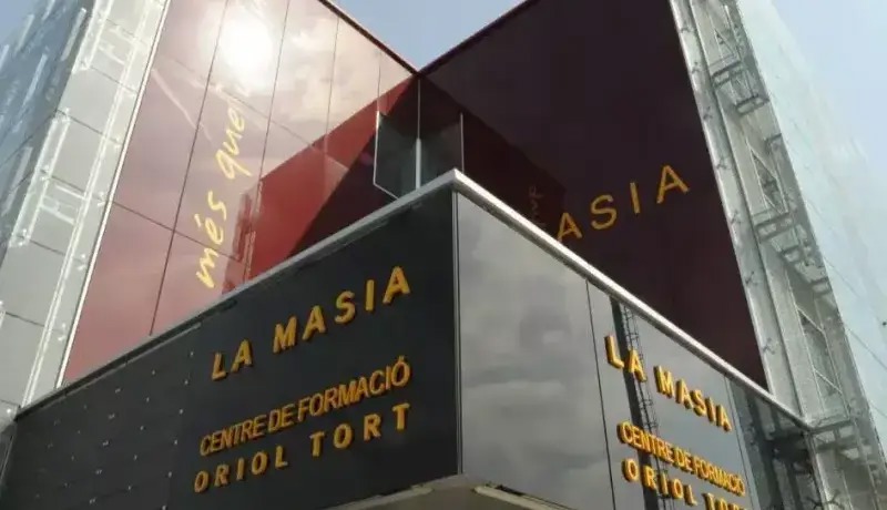 یکی از دیوارهای کمپ بارسلونا فرو ریخت