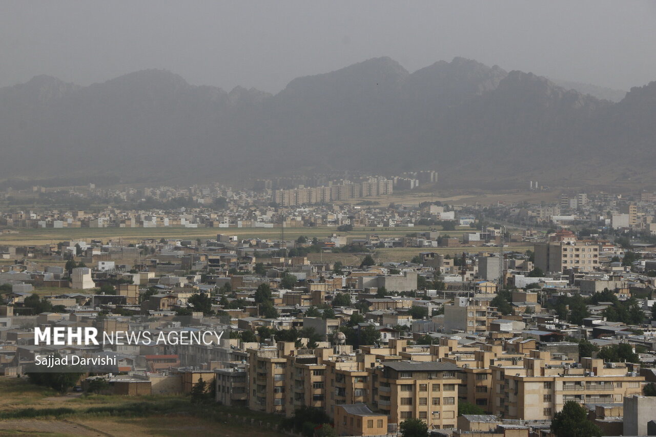 وقوع پدیده گردوغبار در آسمان لرستان