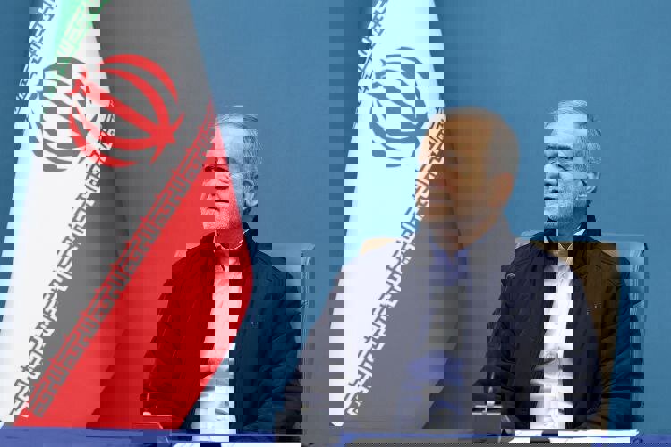 تأکید رئیس‌جمهور بر راه‌اندازی پنل‌های خورشیدی در واحدهای صنعتی لرستان