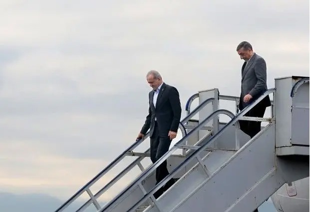 رئیس‌جمهور وارد لرستان شد