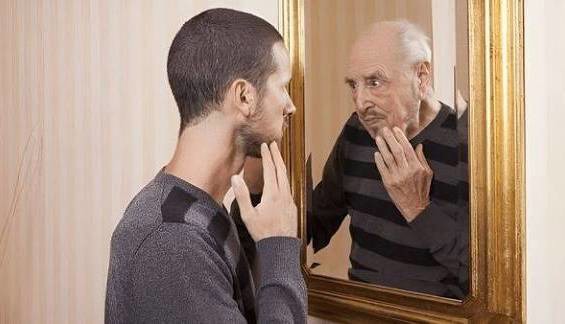 اختلالی که در آینه خودش را نشان می‌دهد
