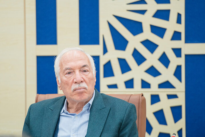 عضو اتحادیه واردکنندگان نهاده‌های دامی: دولت به دنبال کاهش تولید مرغداران است!