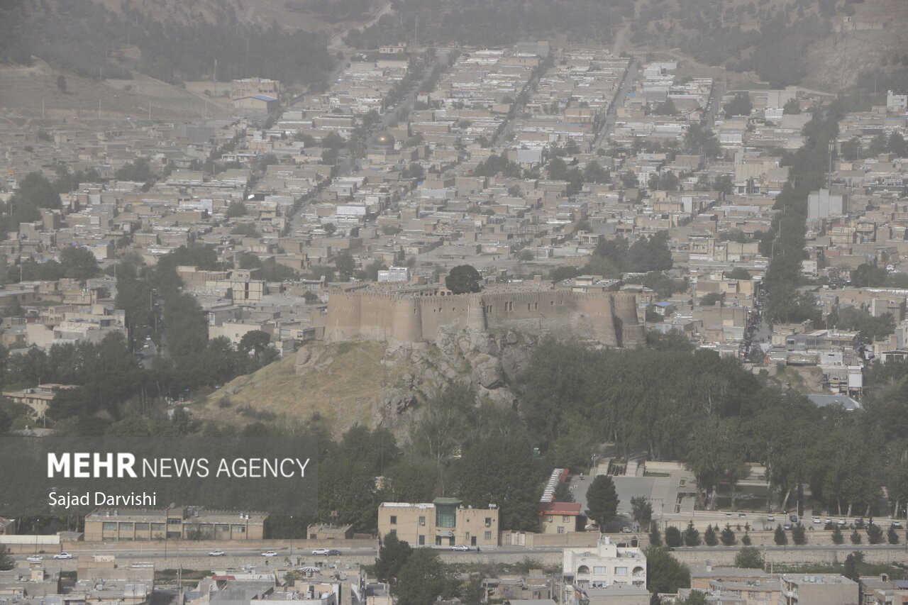 خیزش پدیده گردوغبار در آسمان لرستان